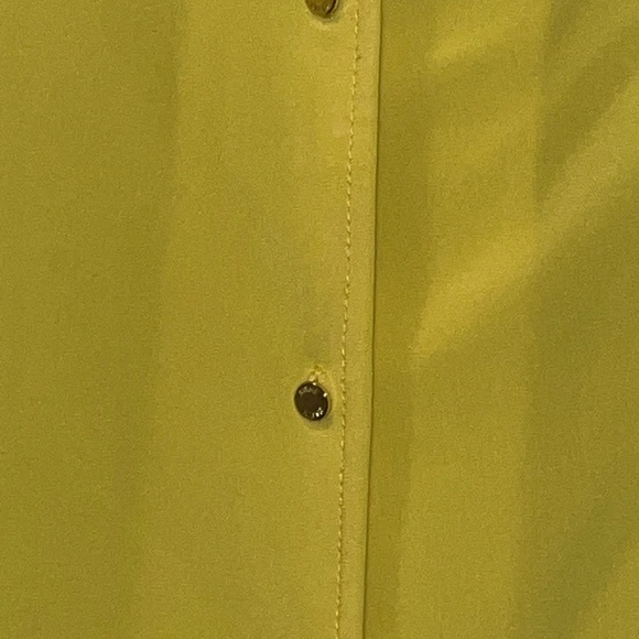 Anne Klein Yellow Gold Button Down Short Sleeve Blouse Shirt NWT Ladies XS - Picture 3 of 7